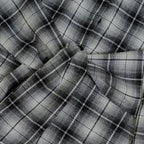 Kariertes Hemdkleid mit Gürtel und Knopfdetails