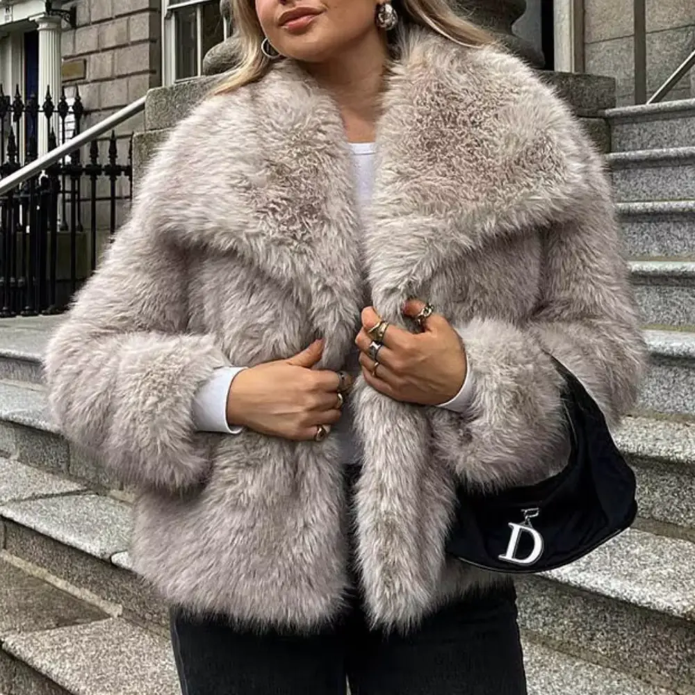 R&B | Glam Faux-Fur-Jacke
