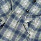 Kariertes Hemdkleid mit Gürtel und Knopfdetails