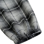 Kariertes Hemdkleid mit Gürtel und Knopfdetails