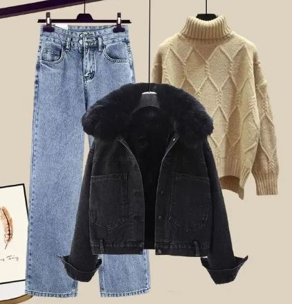 R&B | Drei Teiliger Satz Bestehend Aus Jeans, Einer Jeansjacke und Einem Gestrickten Pullover mit Hohem Kragen