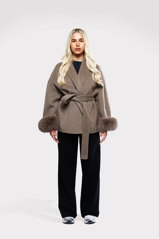 R&B | Damen Wickelmantel mit luxus Kunstfell und zeitlosem Design