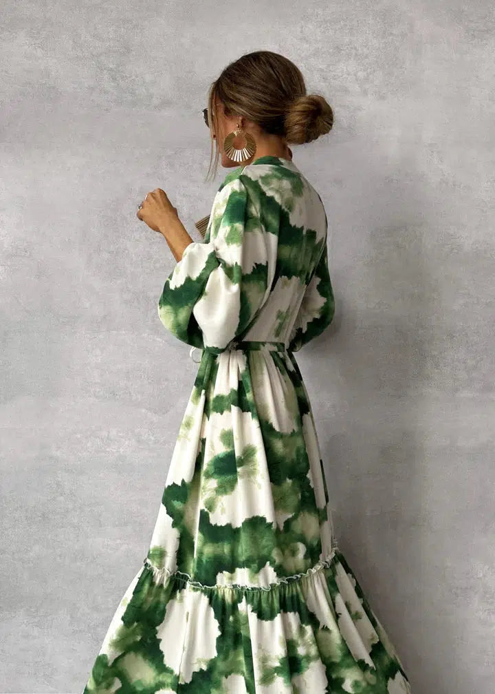 grüne Maxikleid mit langen Ärmeln und V-Ausschnitt