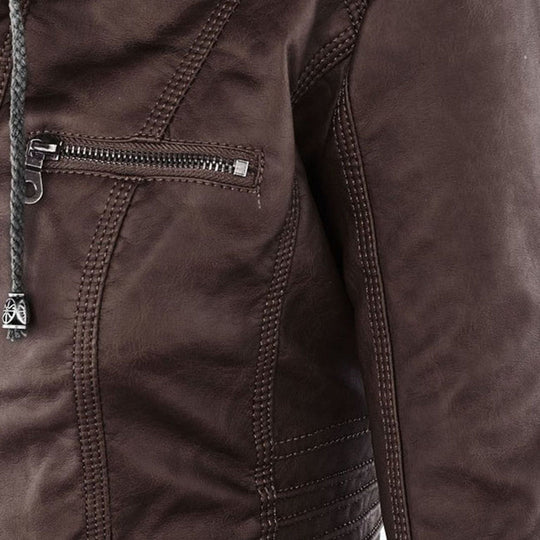 Braun lederjacke mit hervorgehobenem reißverschlusstaschen auf der brust