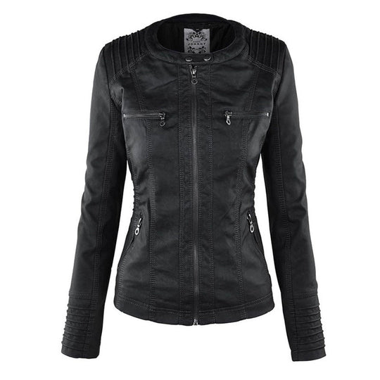 Frontansicht einer schwarz lederjacke mit kapuze