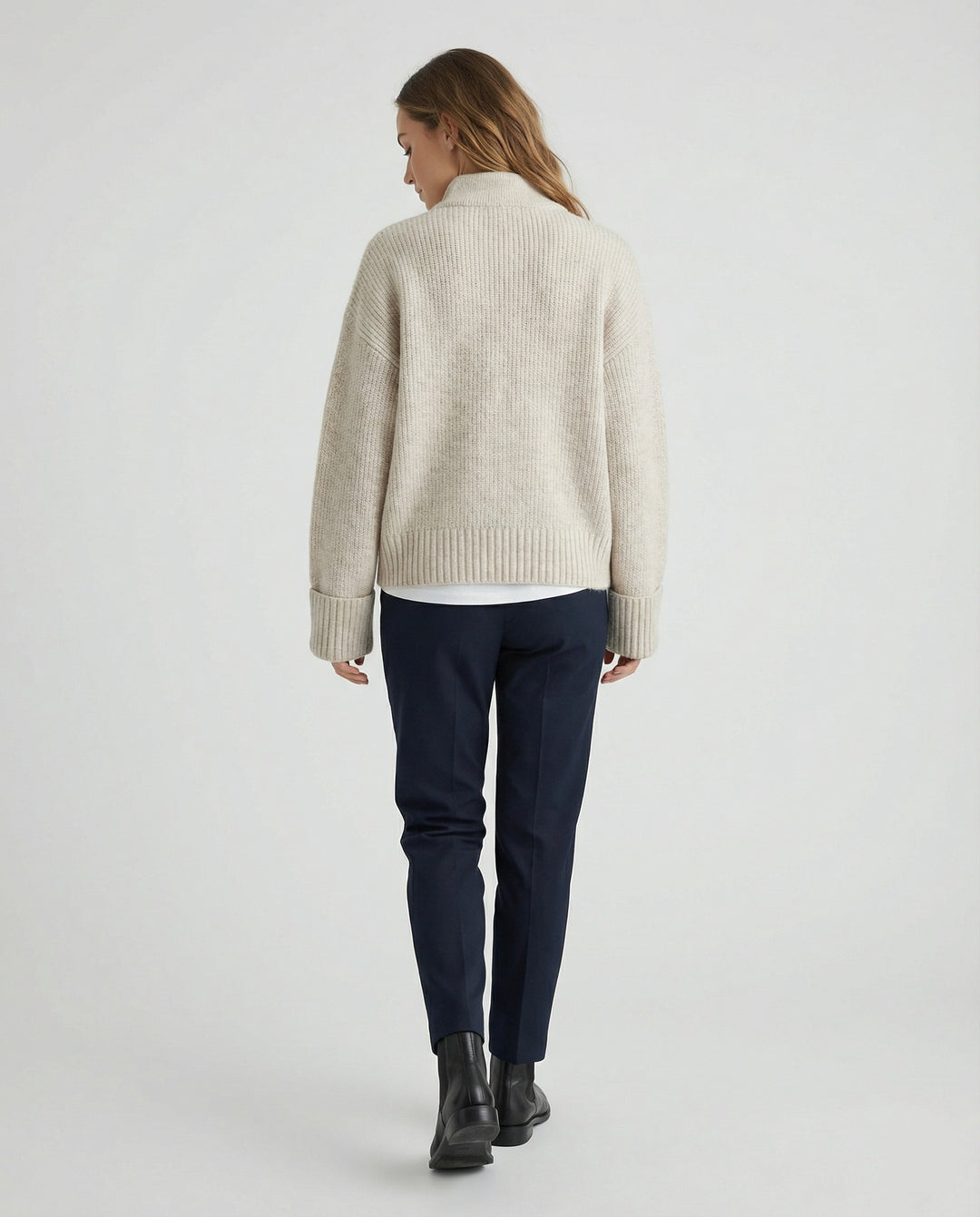 Weiche kurz geschnittene Strickjacke mit Reißverschluss für Damen