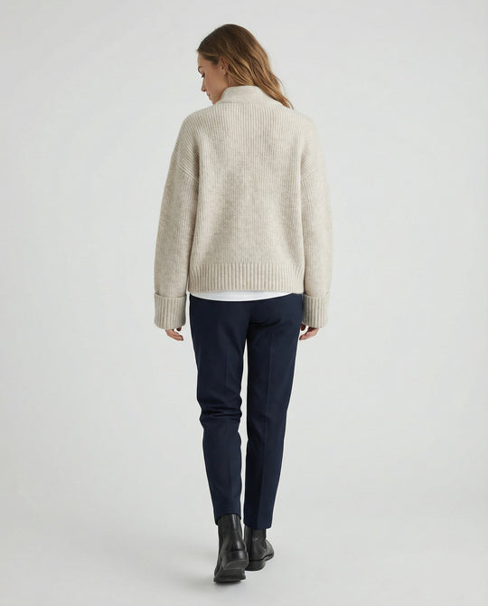 Weiche kurz geschnittene Strickjacke mit Reißverschluss für Damen