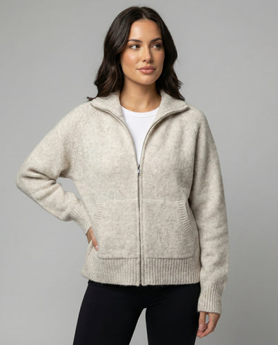 Weiche kurz geschnittene Strickjacke mit Reißverschluss für Damen
