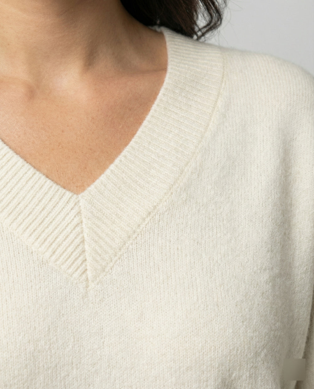Weicher Oversize V-Ausschnitt Strickpullover für Damen in Creme-Weiß