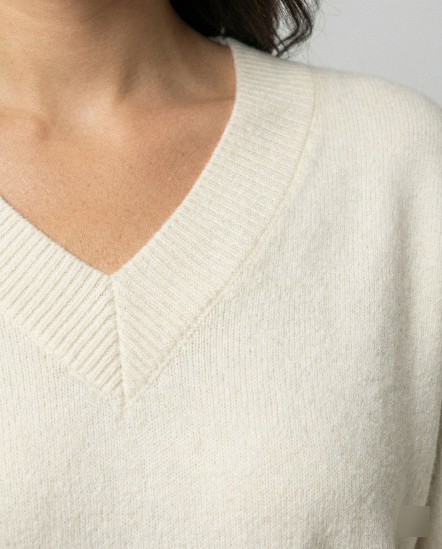 Weicher Oversize V-Ausschnitt Strickpullover für Damen in Creme-Weiß