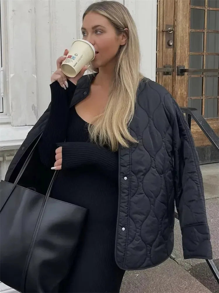 R&B | Oversized Gesteppte Jacke mit Druckknöpfen