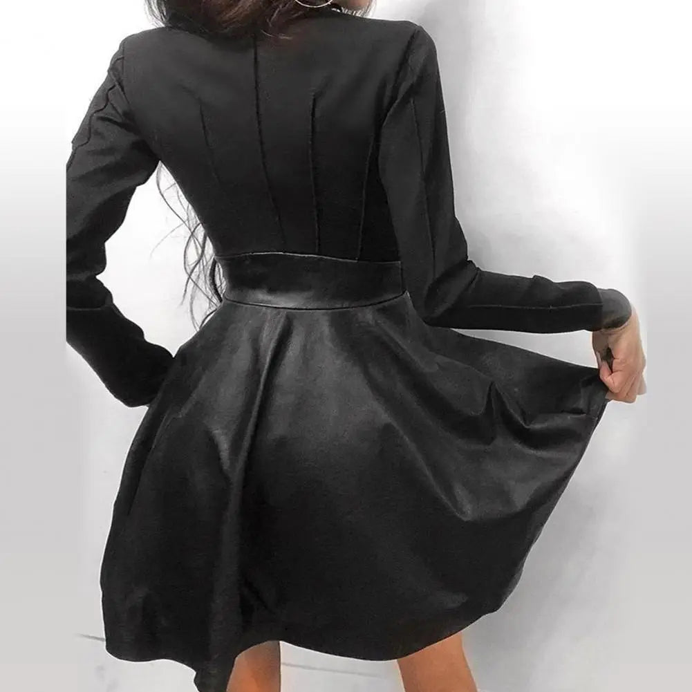 Stylische Kleid aus PU mit langen Spitzenärmeln