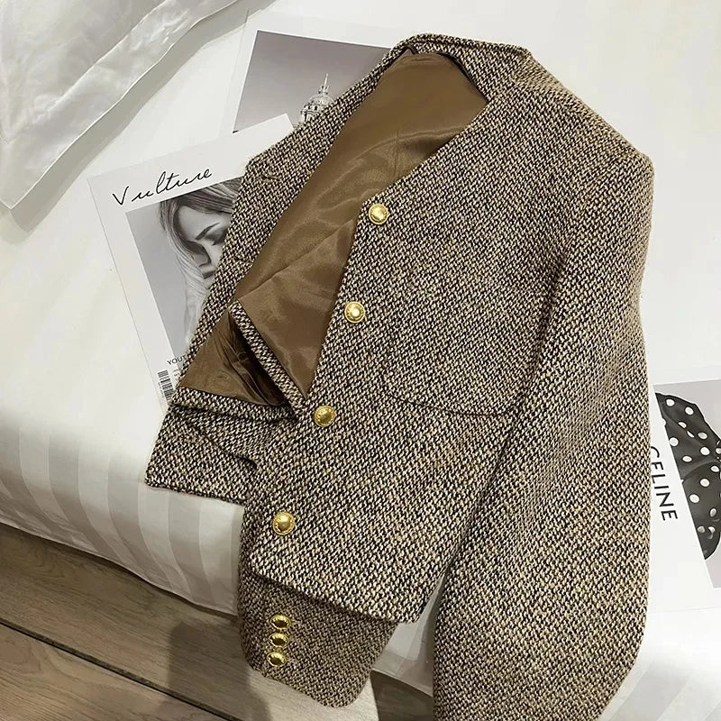 R&B | Cropped Blazer – Taillierter Schnitt mit Goldfarbenen Knöpfen