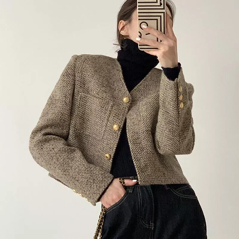 R&B | Cropped Blazer – Taillierter Schnitt mit Goldfarbenen Knöpfen