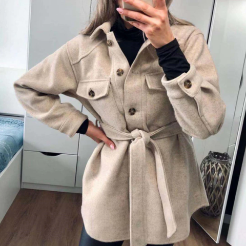 R&B | mittellanger beiger Knopf-jacke mit Gürtel - vielseitige Außenbekleidung für die Übergangssaisons