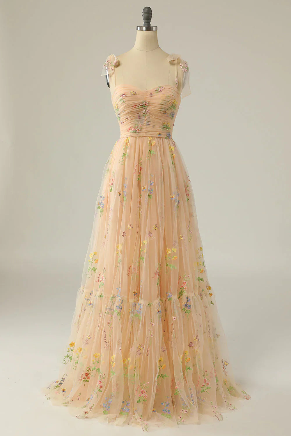 Hochwertiges Ballkleid aus besticktem Tüll