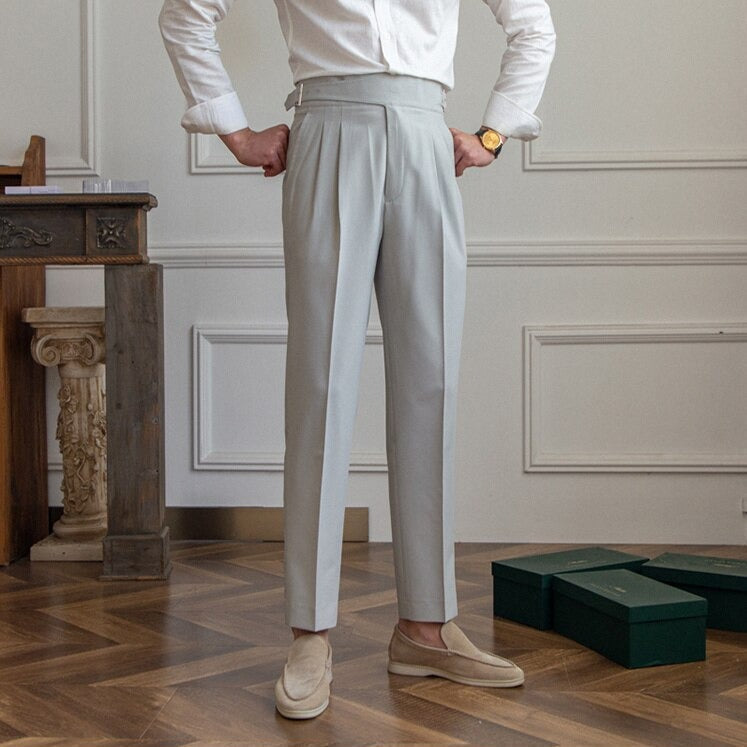 R&B Classic: Stilvolle Hose mit Schnalle