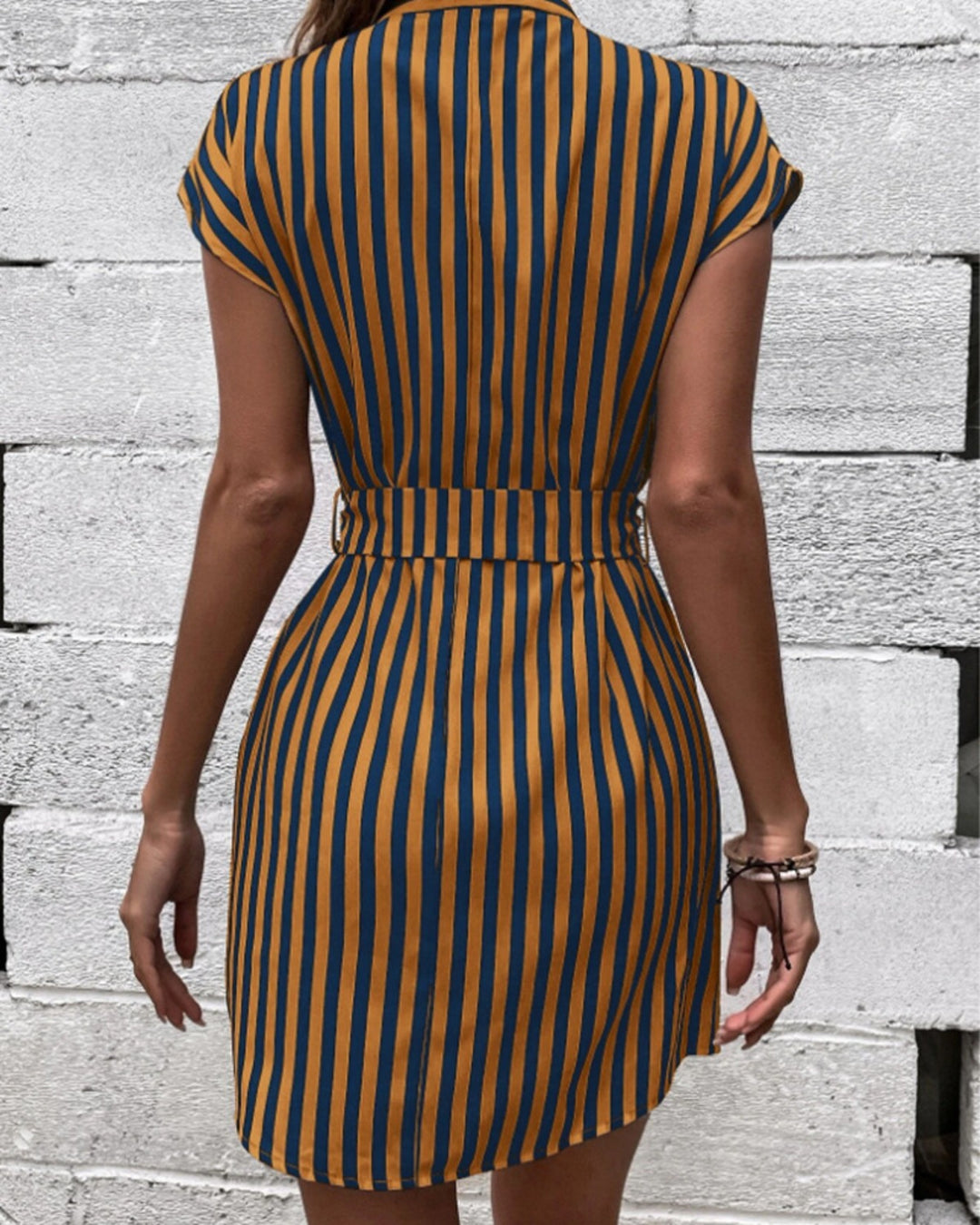 R&B | Ärmelloses gestreiftes Kleid mit Schnürsenkeln