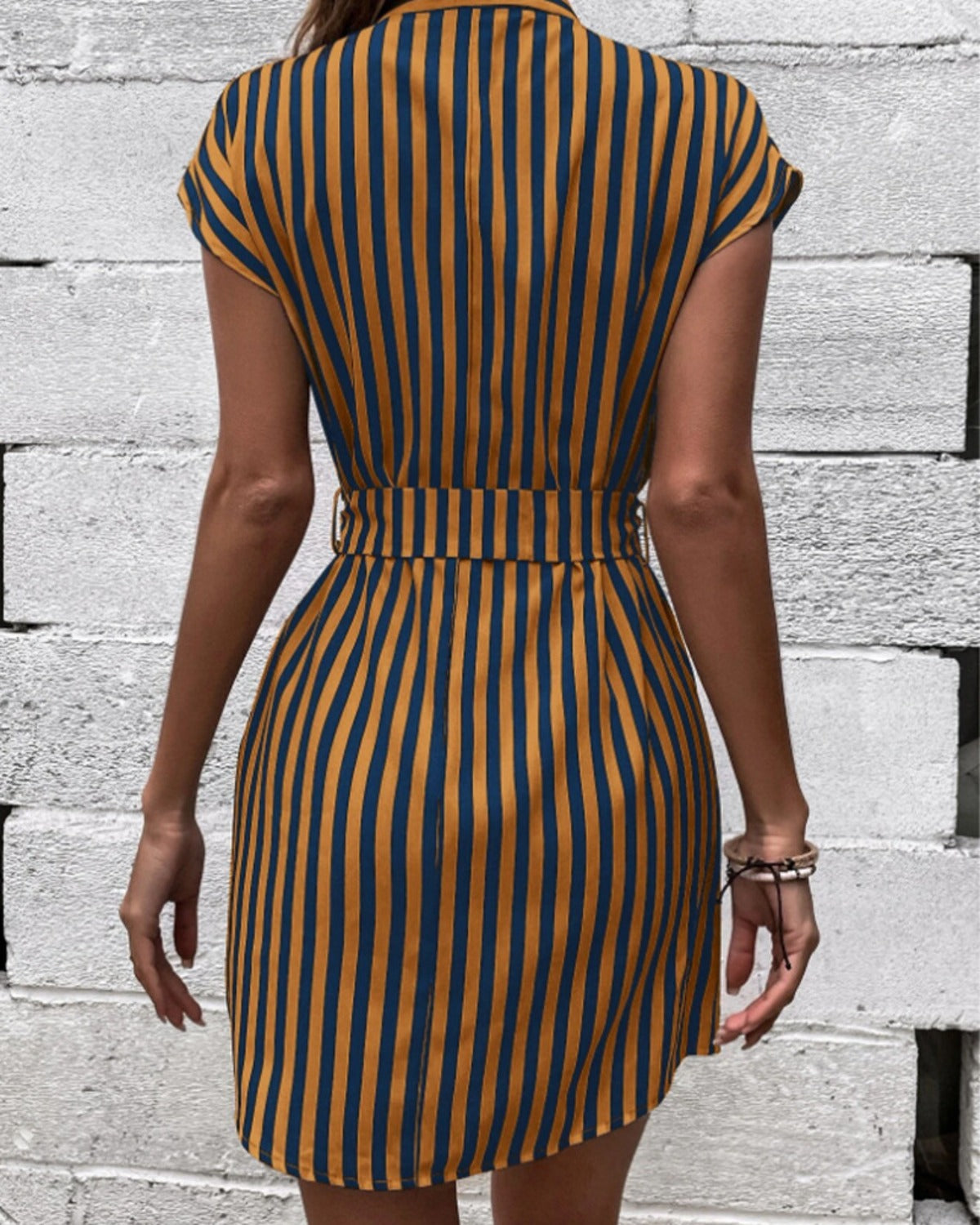 R&B | Ärmelloses gestreiftes Kleid mit Schnürsenkeln