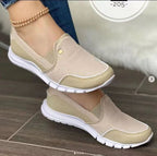 Schmale Slip-on Schuhe mit eleganter weißer Laufsohle R&B