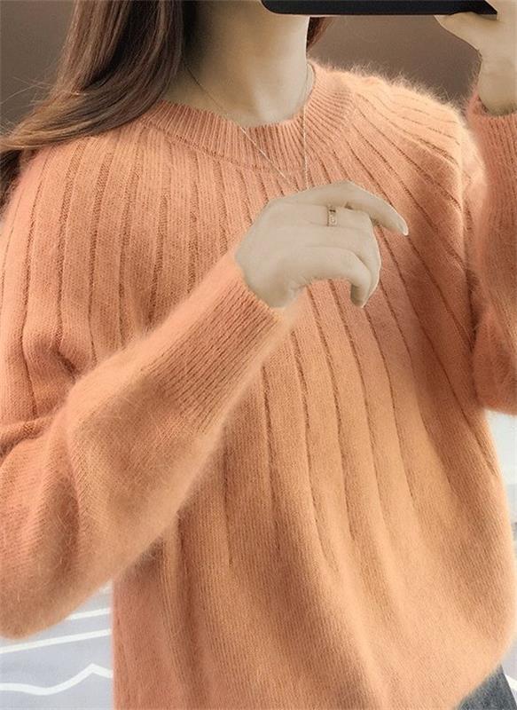Gestrickter, flauschiger pullover für Damen