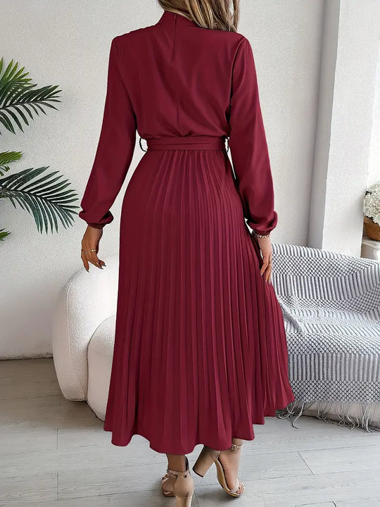 R&B | Schlichtes Kleid mit Stehkragen und Plissiertem Gürtel