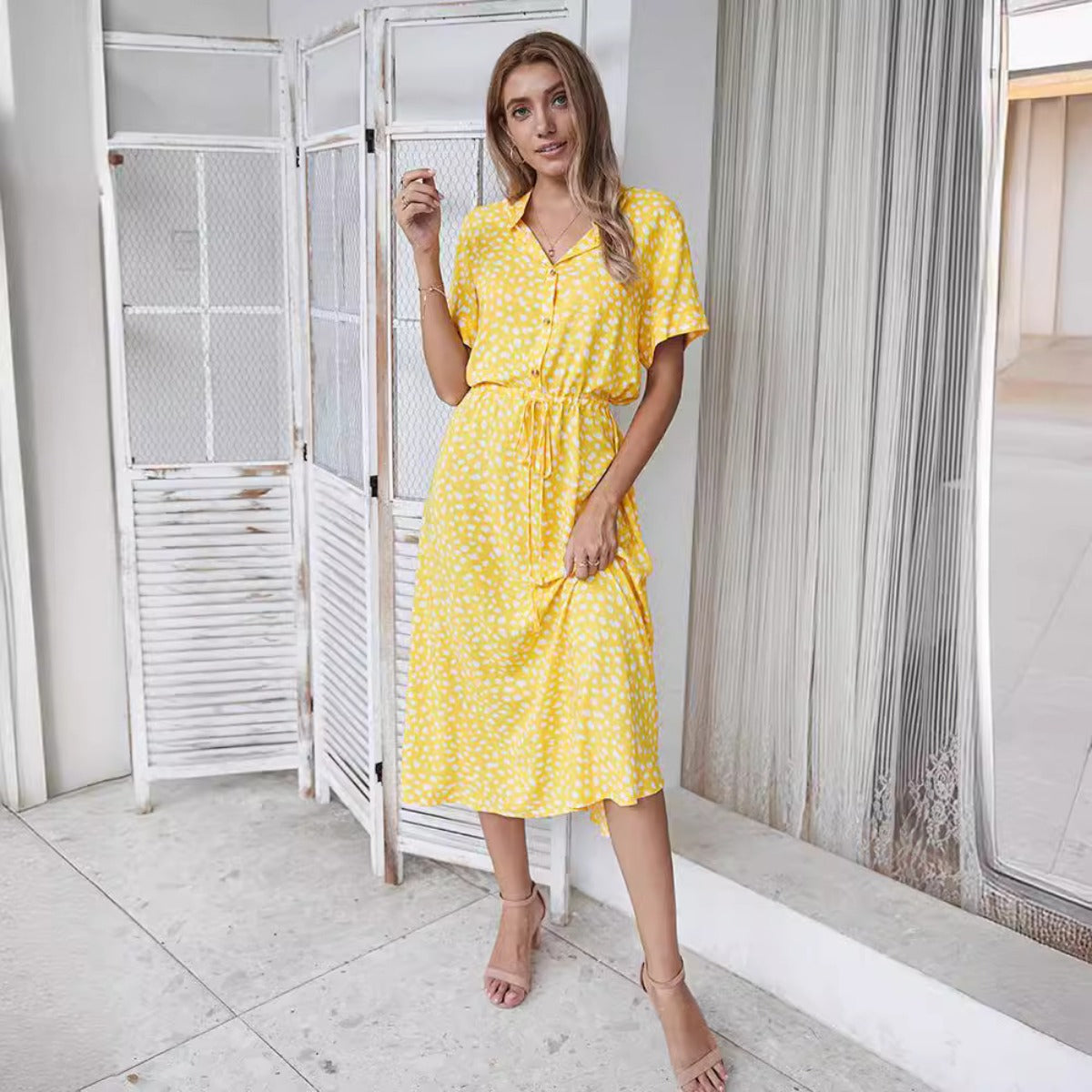 R&B | Polka-Dot-Kleid mit V-Ausschnitt und Knöpfen