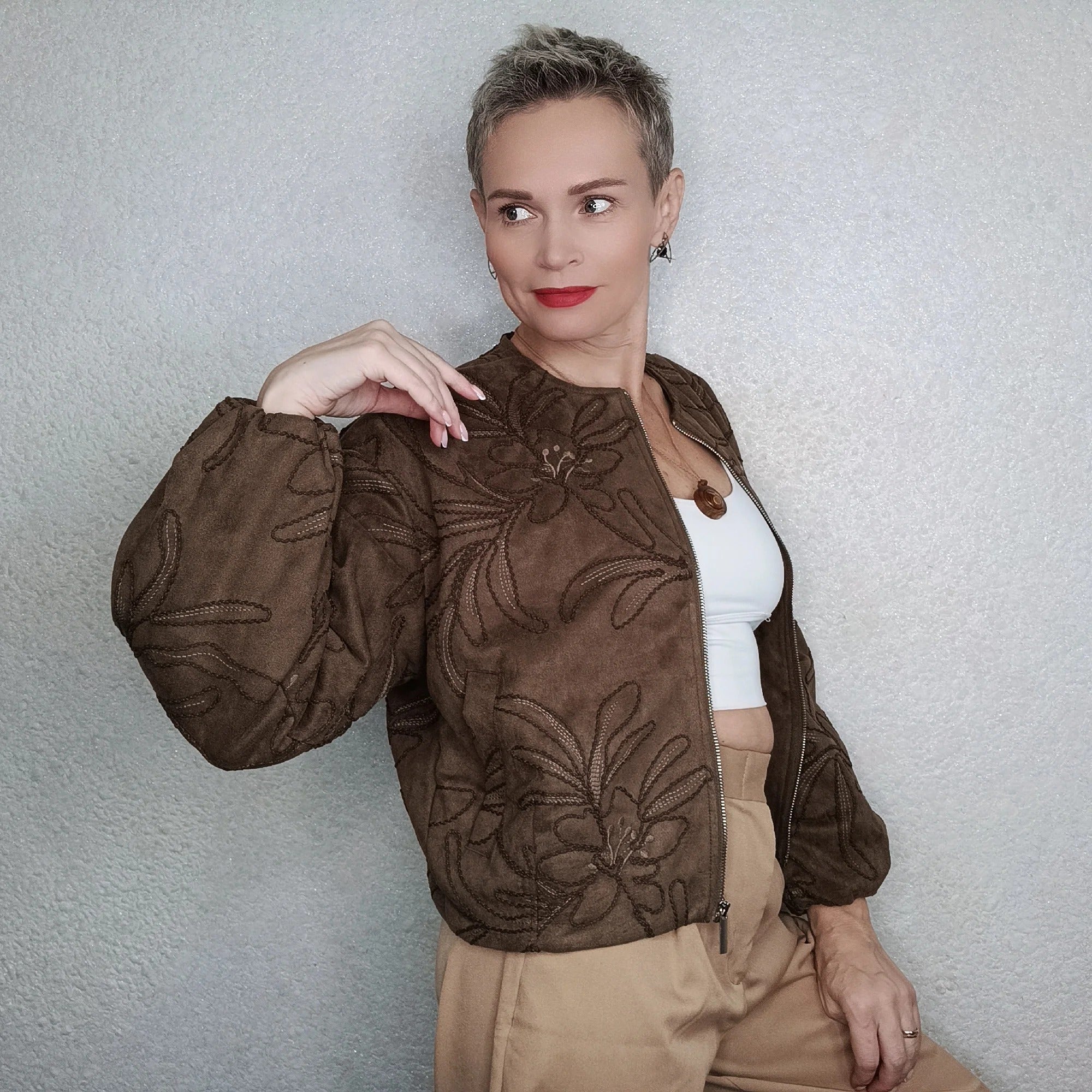 R&B | Bomberjacke mit Wildlederstruktur und Stickerei