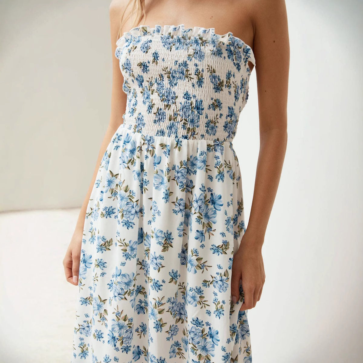 R&B | Rückenfreies Schlauchtop-Kleid