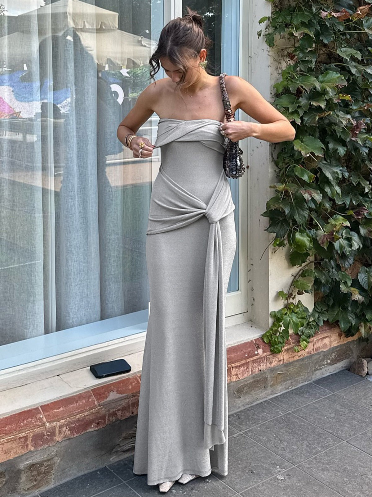 R&B | Einfarbiges ärmelloses Kleid mit hoher Taille und Ein-Wort-Ausschnitt