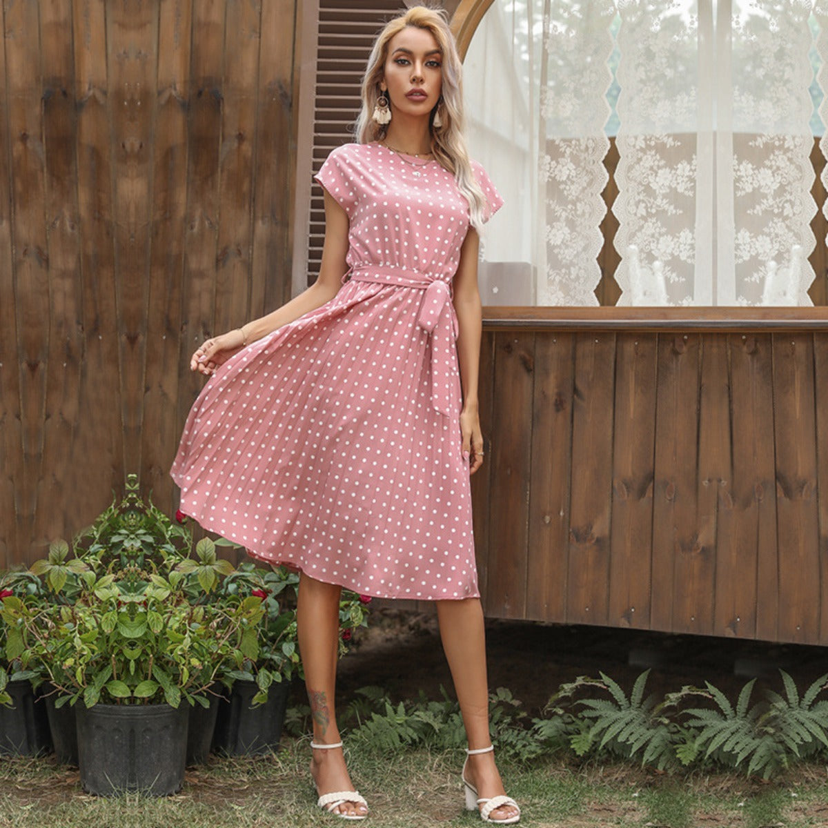 R&B | Kurzärmeliges Polka Dot Plissee-Kleid