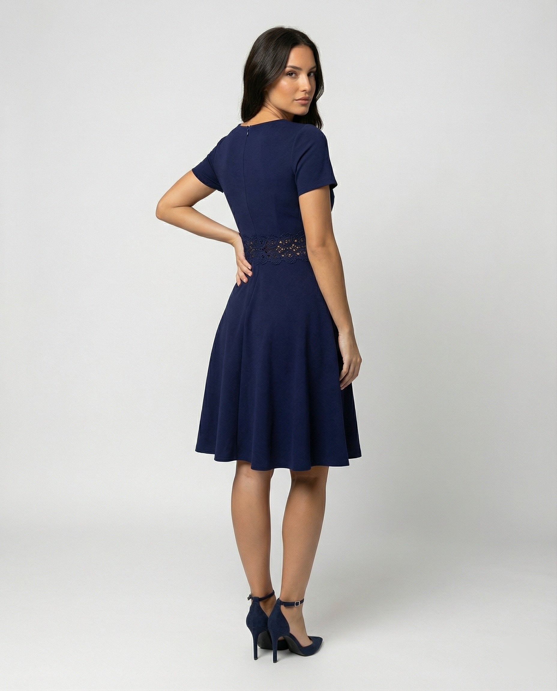 Blaues Kleid mit Kontrastierender Spitze und Akzentuierter Taille