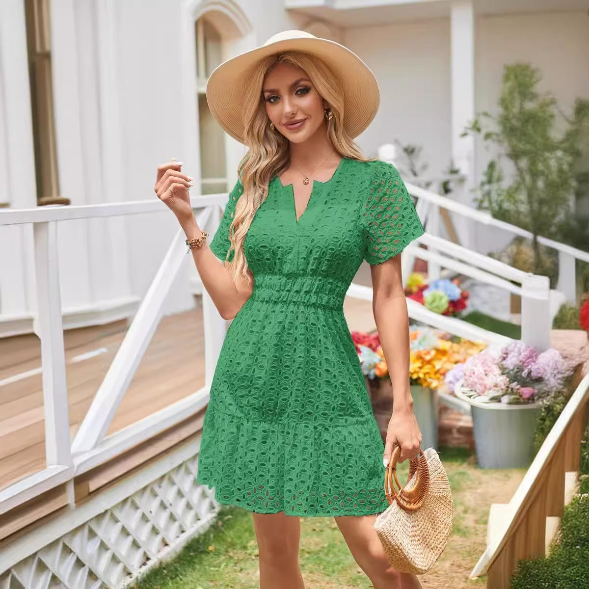 R&B | Kleid aus hohler Spitze mit V-Ausschnitt