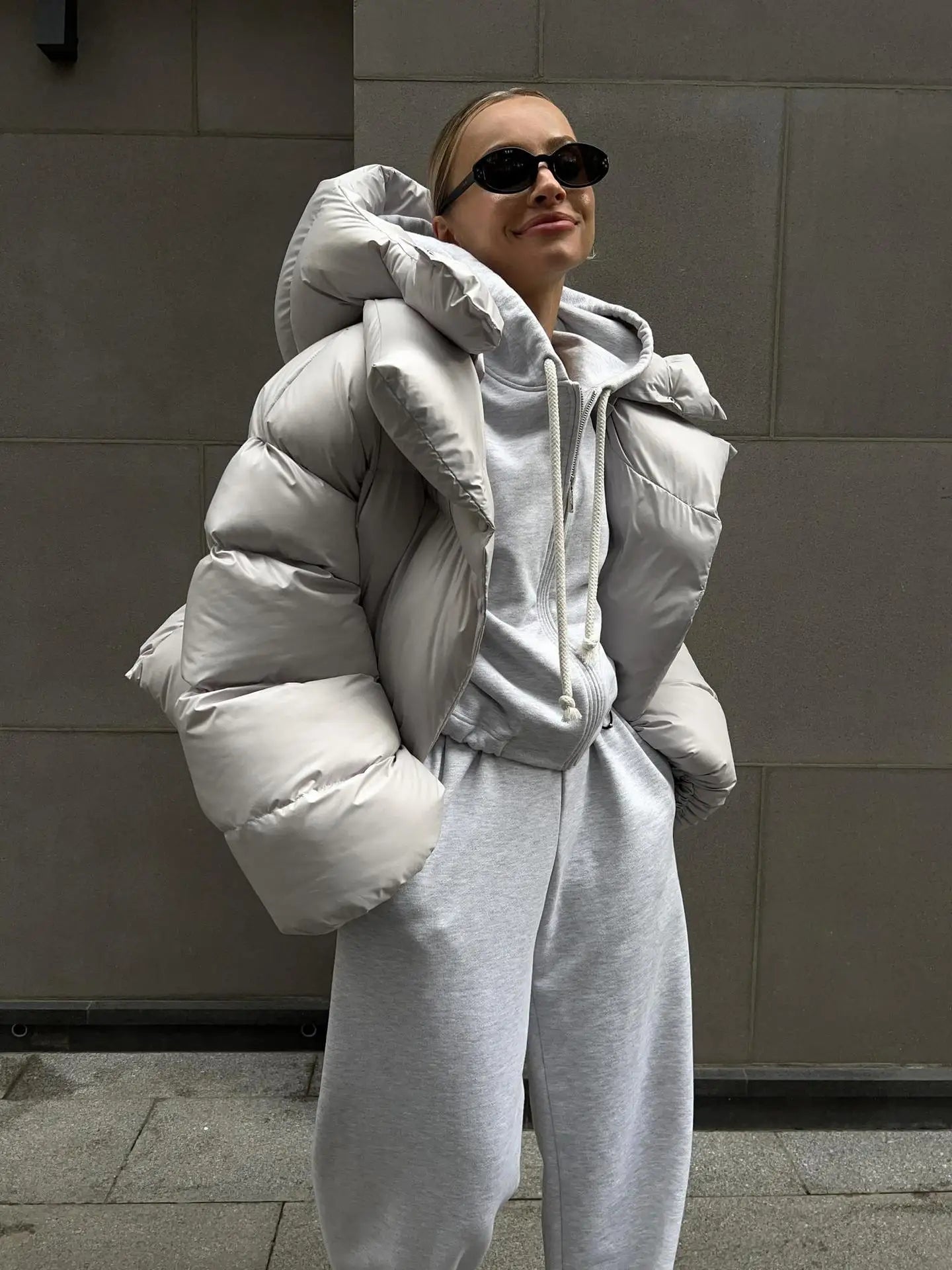 R&B | Schlichte Daunenjacke für Den Winterstil