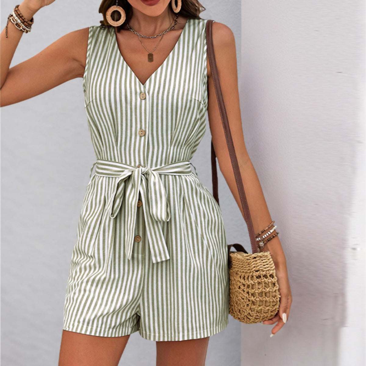 R&B | Einfache ärmellose gestreifte Jumpsuit-Shorts mit V-Ausschnitt