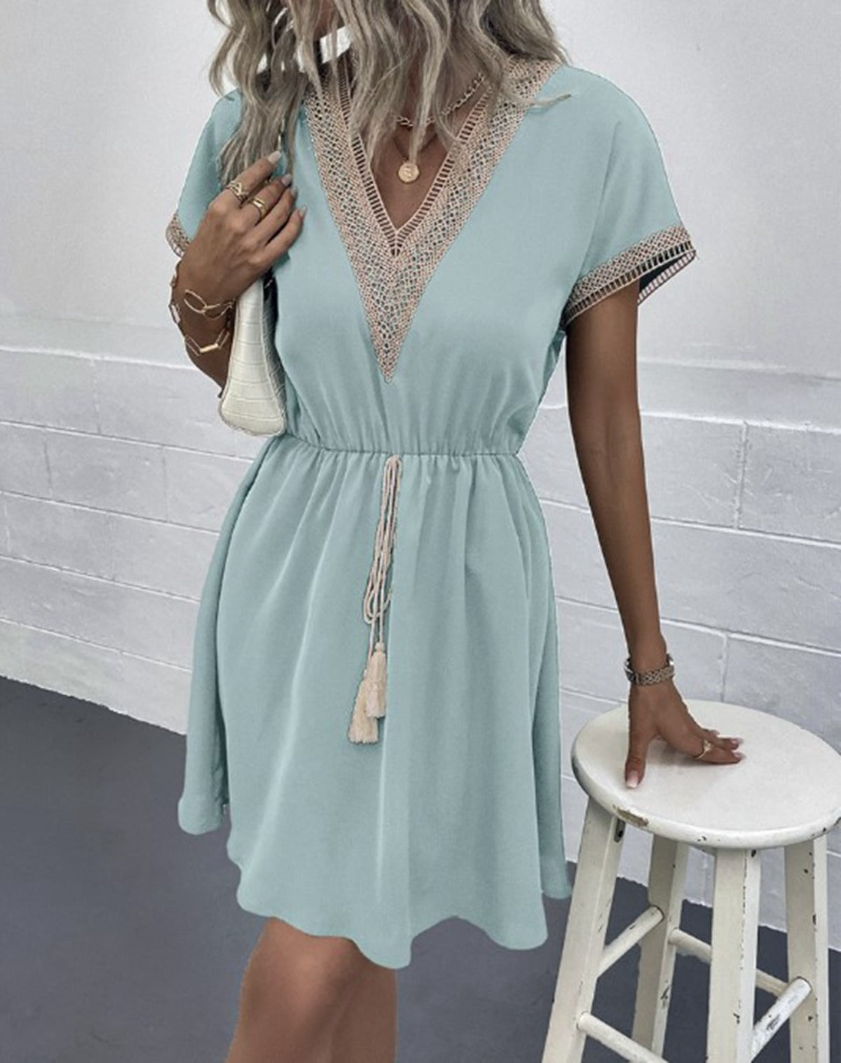R&B | Kleid mit V-Ausschnitt aus Spitze
