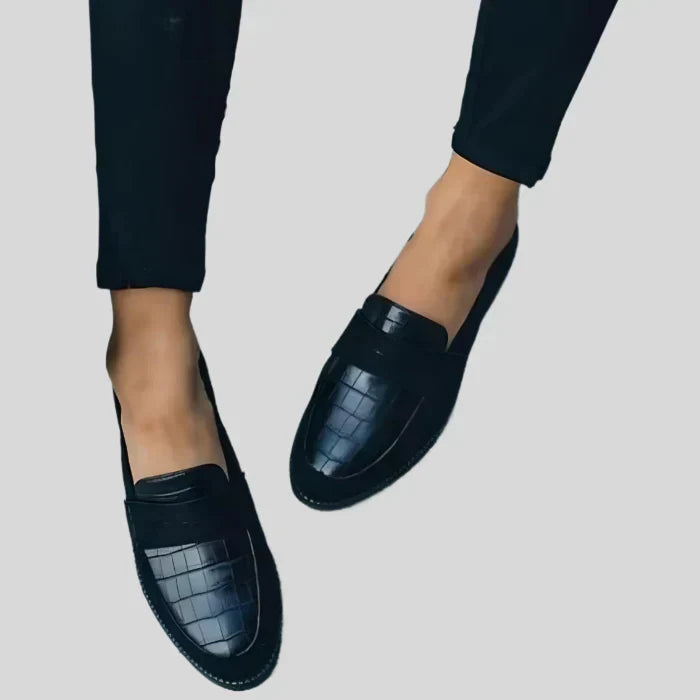 Elegante Schwarze Schuhe mit Glänzendem Finish und Musterdesign R&B