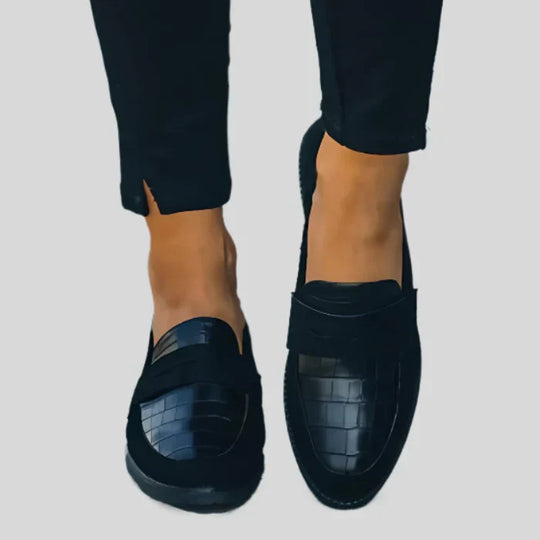 Elegante Schwarze Schuhe mit Glänzendem Finish und Musterdesign R&B