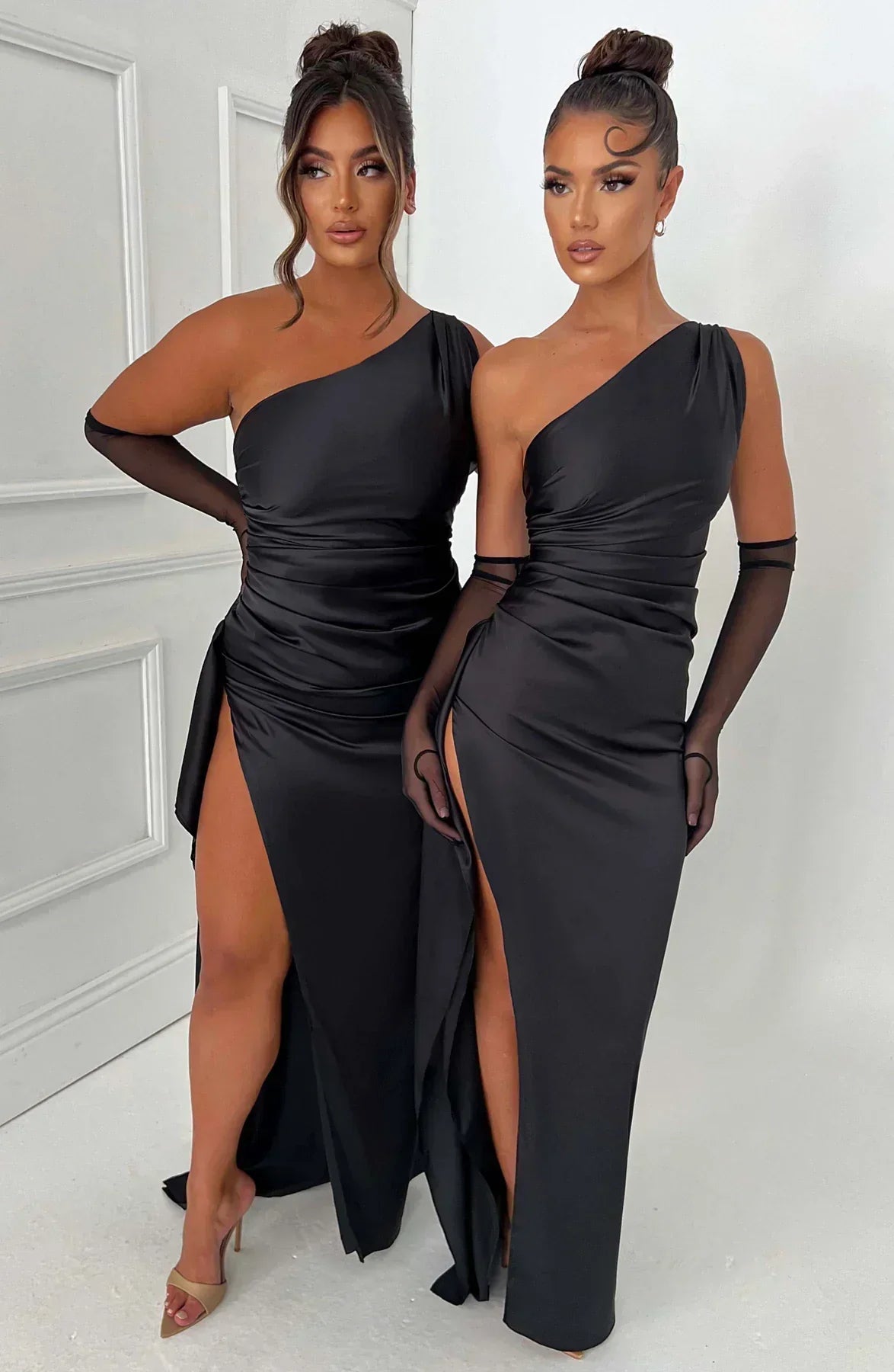 Damen-Maxikleid aus Satin mit einer Schulter und Plissee