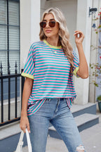 R&B | Gestreiftes kontrastierendes T-Shirt