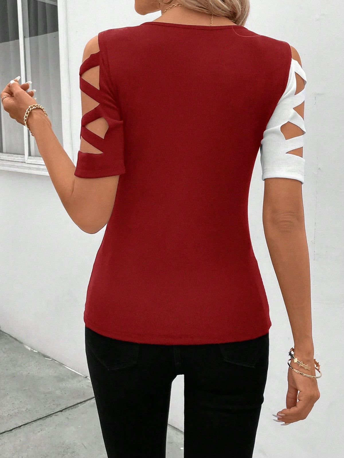R&B | Klassisches, farblich passendes, schulterfreies, schmal geschnittenes T-Shirt