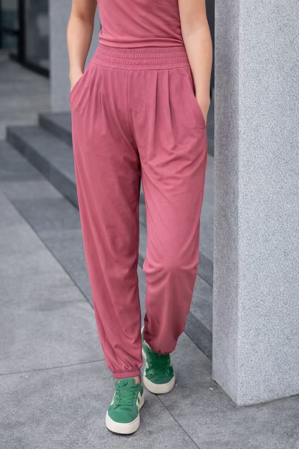 Damen Bequeme und luftige Stoffhose mit elastischem Bund R&B