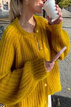 R&B | Lässiger Strickpullover mit Knöpfen und Rundhalsausschnitt. Oberbekleidung
