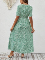Luftiges Maxikleid mit kurzen Ärmeln und V-Ausschnitt