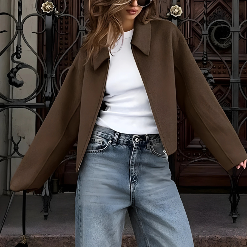 R&B | Fit Damen Kurzjacke mit spitzem Kragen und Frontreißverschluss