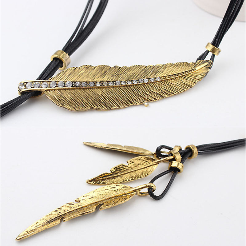 R&B | Goldene Feder Halskette Im Boho Stil