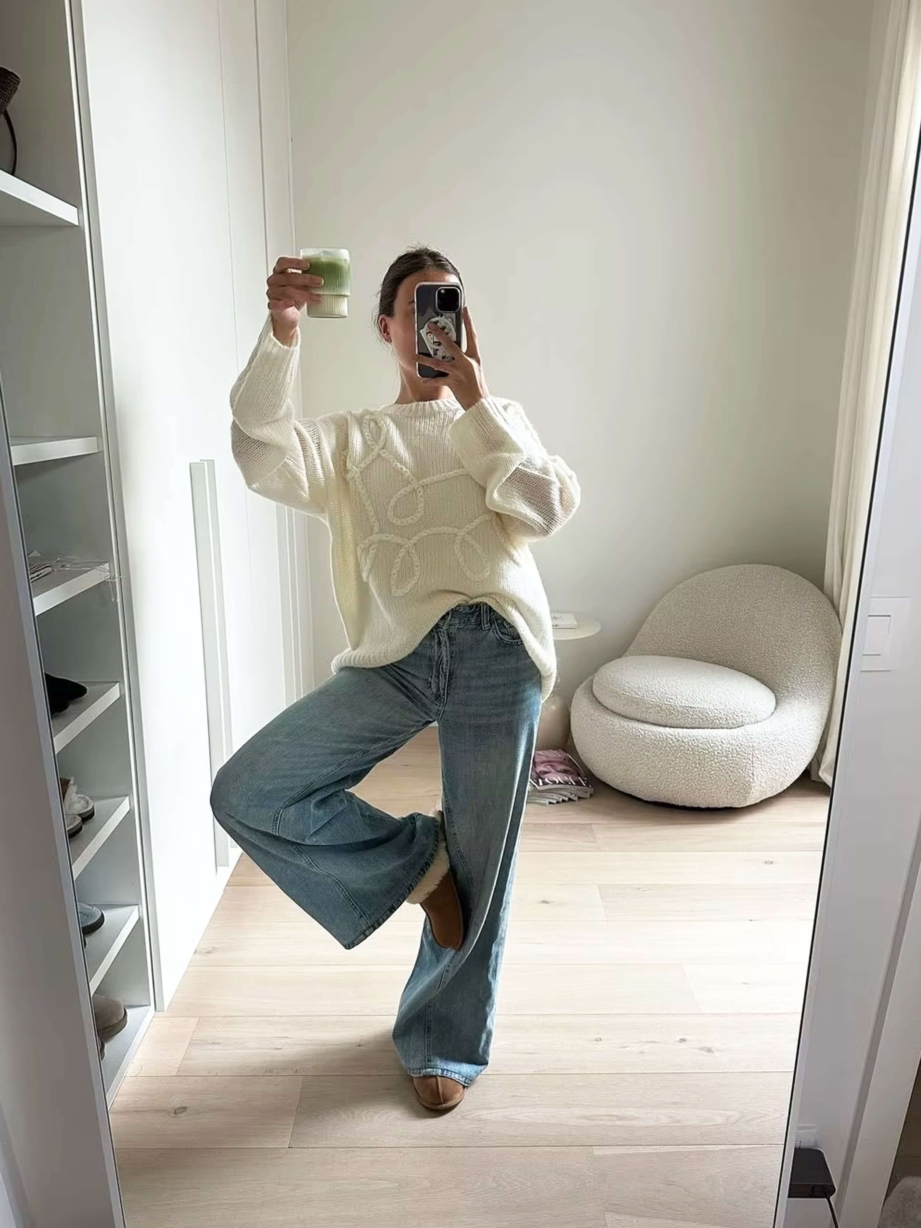 R&B | übergroßer Pullover mit eleganten Stickerei-Details
