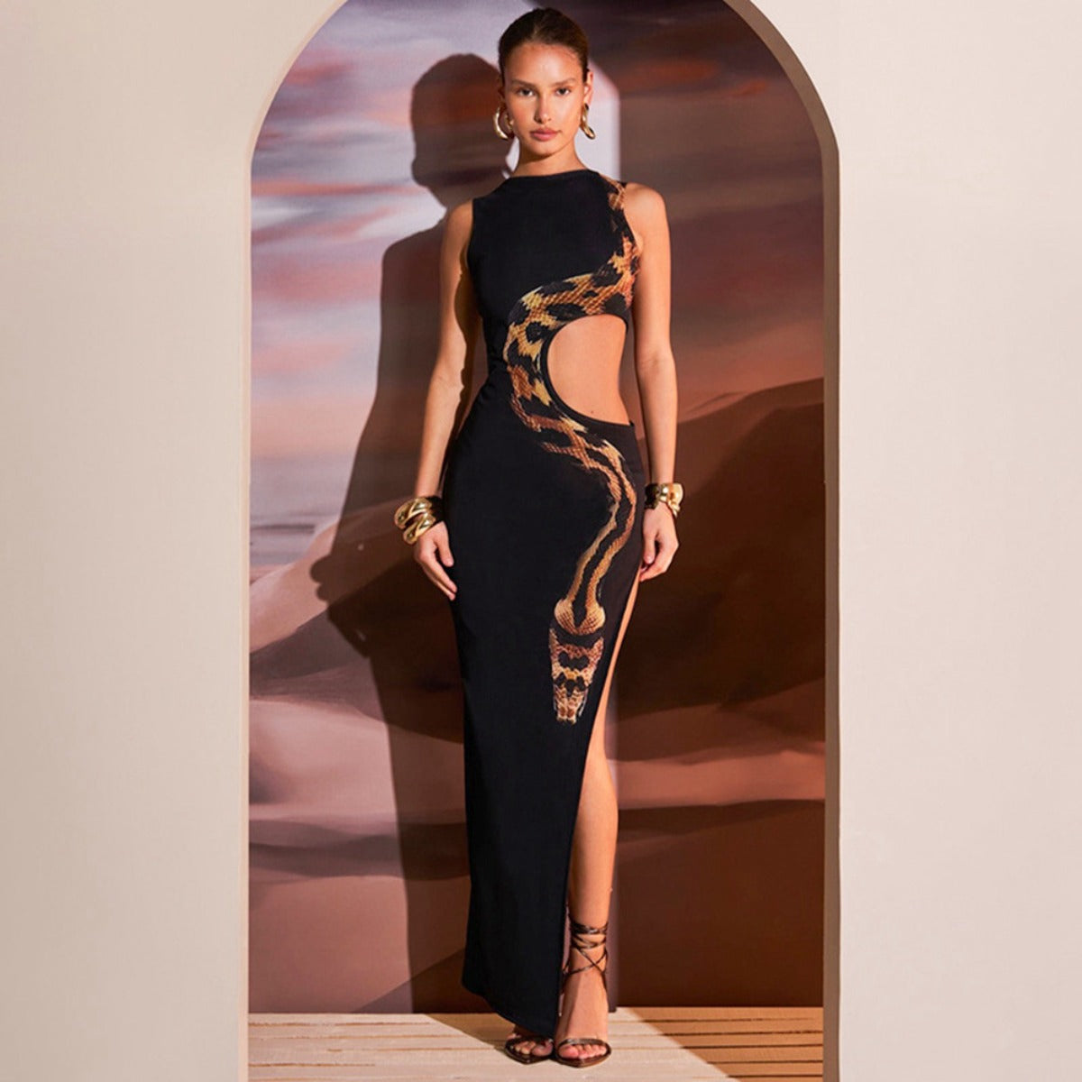 R&B | Ärmelloses, eng anliegendes, hohles Kleid mit geteiltem Ende