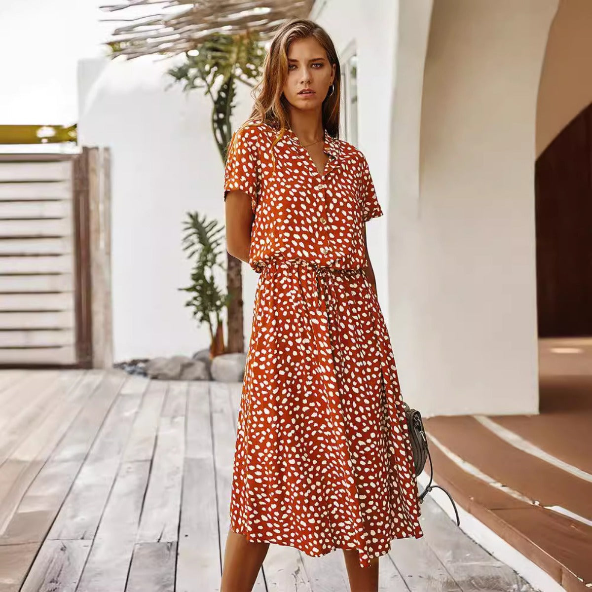 R&B | Polka-Dot-Kleid mit V-Ausschnitt und Knöpfen