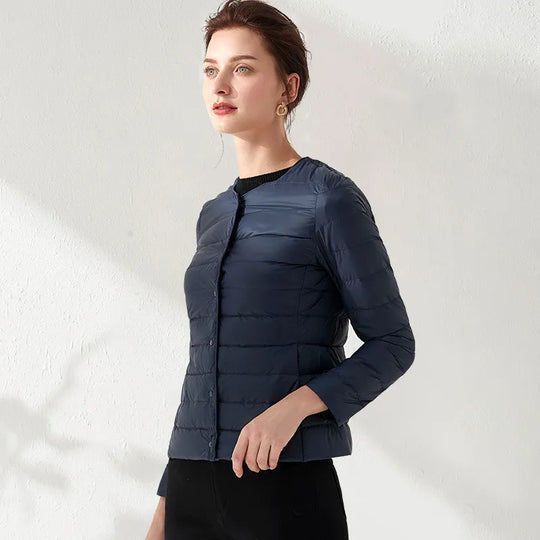 R&B | Leichtgewichtige, kragenlose, figurformende Jacke für Damen